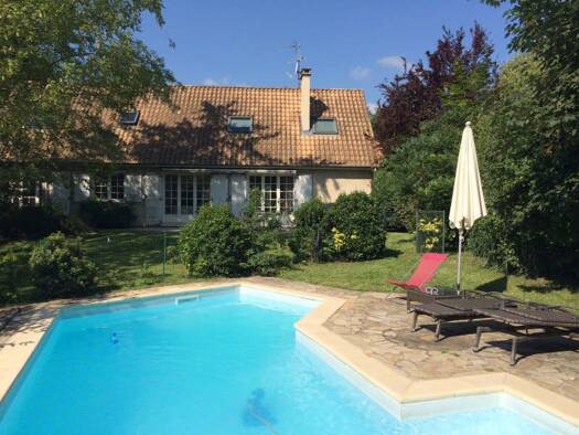 Maison à louer 2 190 € 6 pièces 5 chambres Lissieu 69380