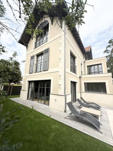 Maison à vendre 1 363 000 € 9 pièces 6 chambres 240 m² 775 m² de terrain Bourg Pessac 33600