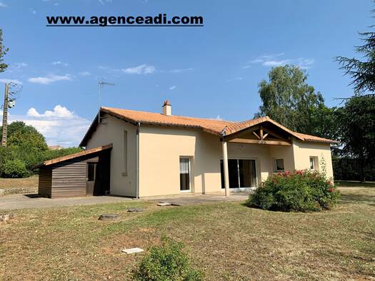 Maison à vendre 228 800 € 5 pièces 2 chambres 138 m² 4 400 m² de terrain Prailles la Couarde 79370