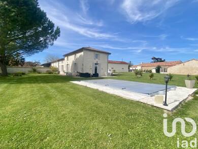 Demeure à vendre 480 000 € 9 pièces 7 chambres 280 m² 7 800 m² de terrain Épargnes 17120