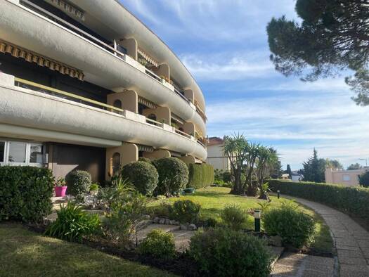 Appartement à vendre 499 500 € 3 pièces 2 chambres 80 m² Étage 1/2 Dolce Farniente Le Cannet 06110