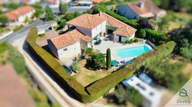 Villa à vendre 775 000 € 7 pièces 4 chambres 240 m² 1 450 m² de terrain Buxerolles 86180