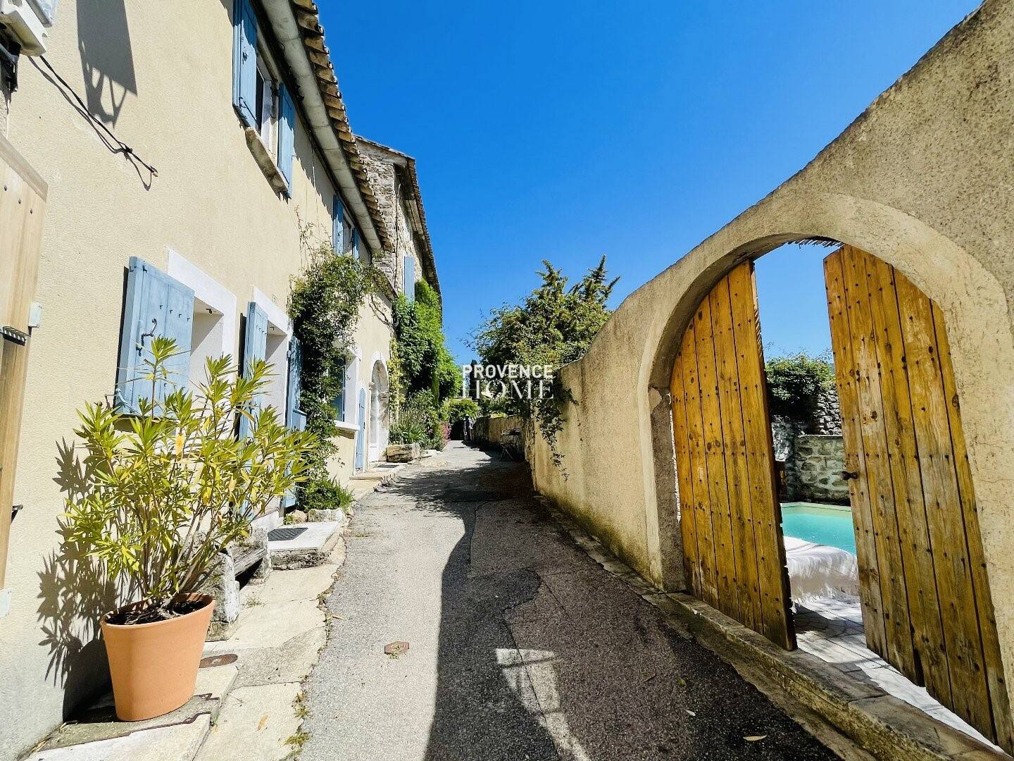 Maison à vendre, 122m², MENERBES
