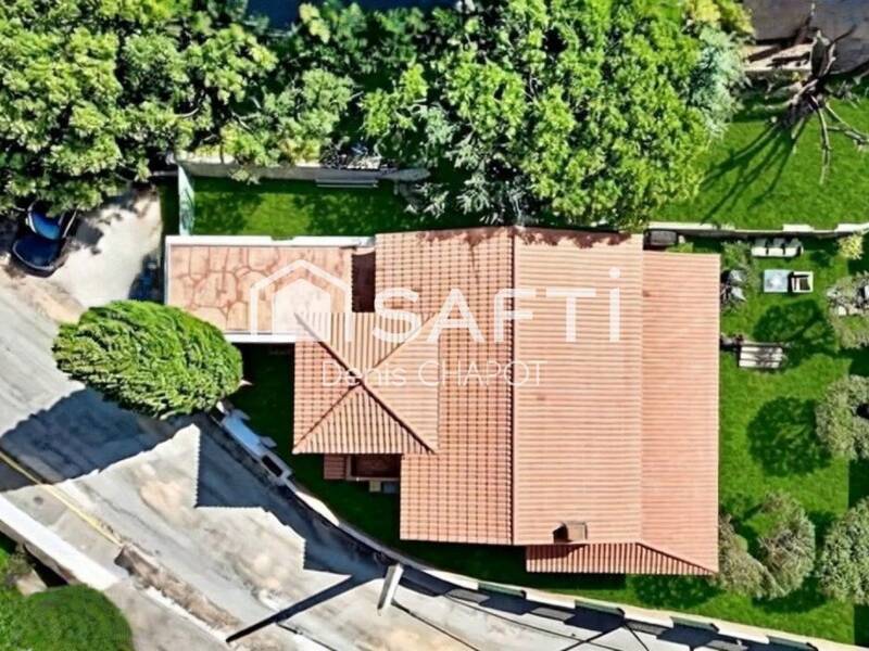 Maison à vendre, 182m², LE REVEST LES EAUX