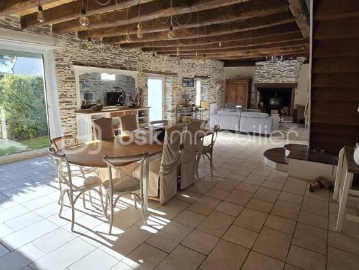 Maison à vendre 425 000 € 6 pièces 4 chambres 215 m² 3 800 m² de terrain Josselin 56120