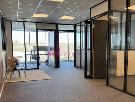 Local d'activités à louer 1 150 € 64,4 m² d'espace de stockage Zone Habitat Diffus Chaponost 69630