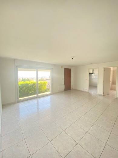 Appartement à louer 826 € 3 pièces 2 chambres 73 m² RDC/1 Centre Ville Castanet-Tolosan 31320