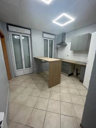Appartement à louer 537 € 1 pièce 24 m² RDC Le-Trillet Meyzieu 69330
