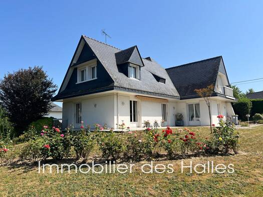 Maison à vendre 295 000 € 6 pièces 4 chambres 213 m² 3 212 m² de terrain Renaze 53800