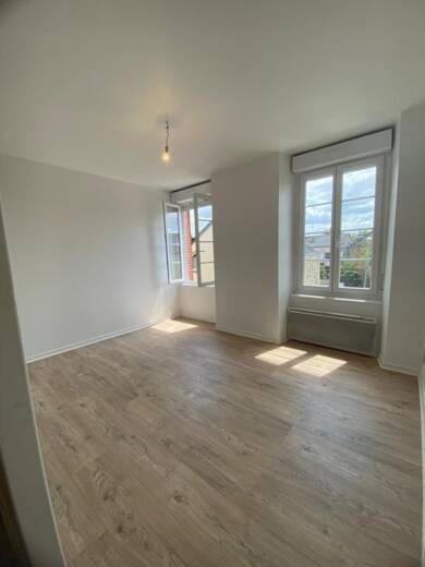 Appartement à louer 441 € 1 pièce 28 m² Étage 2/3 Centre Châteaubriant 44110