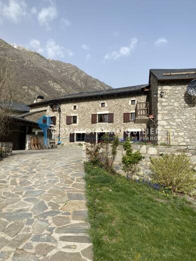 Maison à vendre 780 000 € 11 pièces 8 chambres 284 m² 5 000 m² de terrain Porta 66760