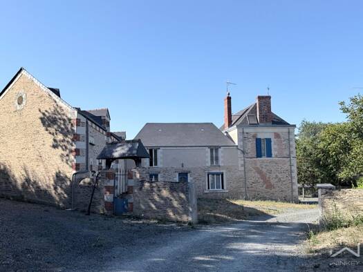 Maison à vendre 490 000 € 12 pièces 5 chambres 250 m² 17 000 m² de terrain Le Bourg Mûrs-Erigné 49610