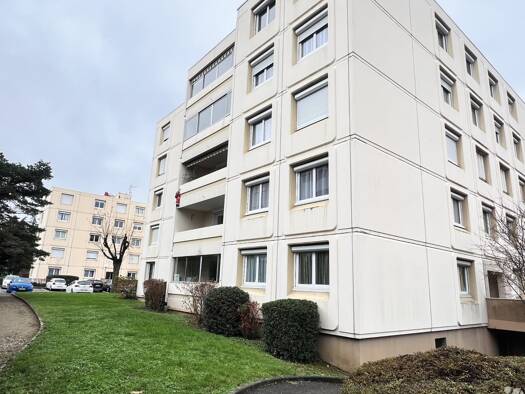 Appartement à vendre 161 000 € 3 pièces 2 chambres 78,6 m² Étage 2/4 Le Village Saint-Priest 69800