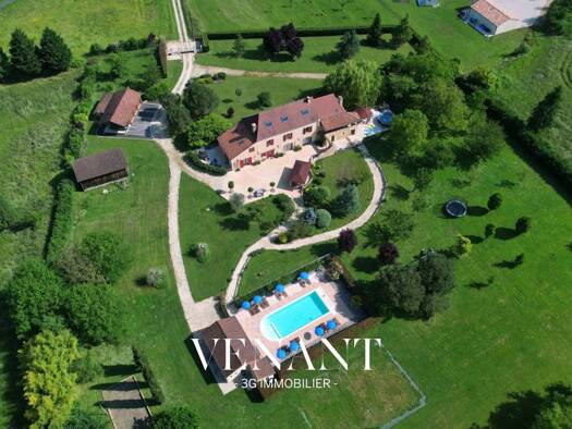 Villa à vendre 875 500 € 16 pièces 9 chambres 457 m² 15 500 m² de terrain Siorac-en-Périgord 24170