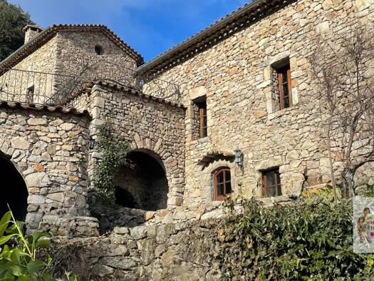 Maison en viager 750 000 € 5 pièces 3 chambres 253 m² 17 000 m² de terrain Soudorgues 30460