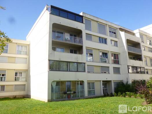 Appartement à louer 1 085 € 3 pièces 2 chambres 70 m² Étage 2/4 Cévennes Les Ulis 91940