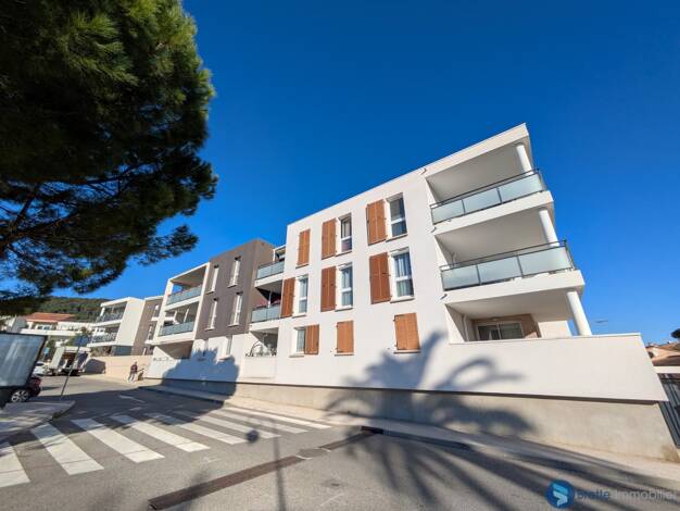 Appartement à vendre 258 000 € 3 pièces 2 chambres 57,2 m² RDC/2 La Farlède 83210