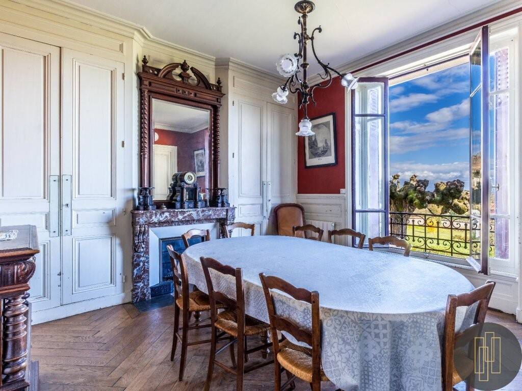 Maison à vendre, 270m², SAINT ETIENNE LA VARENNE