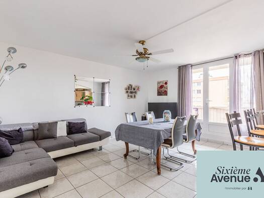 Appartement à vendre 225 000 € 5 pièces 4 chambres 94 m² Étage 6/7 Croix-Blanche-Cardinal-Bel Abord Chilly Mazarin 91380