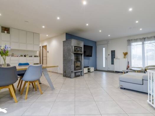 Maison de plain-pied à vendre 227 232 € 5 pièces 3 chambres 135 m² 803 m² de terrain Campagne Domérat 03410