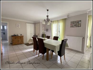 Maison de plain-pied à vendre 242 650 € 9 pièces 7 chambres 255 m² 2 495 m² de terrain Pompaire 79200