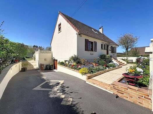 Maison à vendre 315 000 € 6 pièces 3 chambres 130 m² 779 m² de terrain Nointel 60840