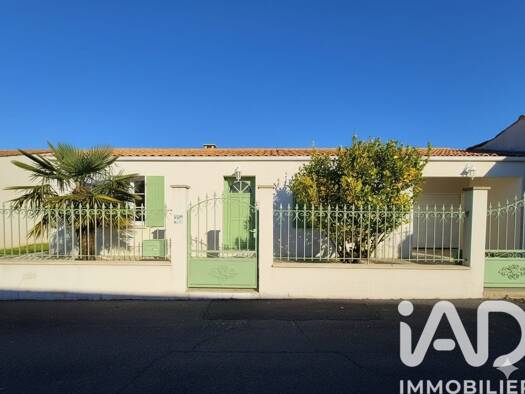 Maison de plain-pied à vendre 287 000 € 5 pièces 3 chambres 91,2 m² 456 m² de terrain La Beaume-Avant Garde Rochefort 17300