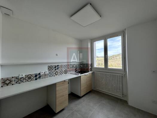 Appartement à vendre 85 000 € 4 pièces 3 chambres 73,1 m² Étage 2/3 Langogne 48300