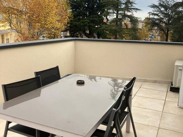 Appartement à louer 980 € 4 pièces 3 chambres 94,6 m² Étage 1/1 Bourg-de-Péage 26300