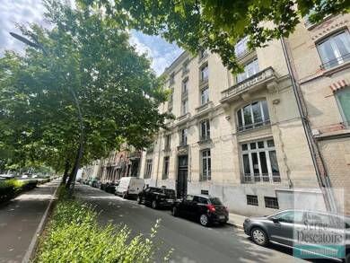 Appartement à louer 2 900 € 5 pièces 4 chambres 157 m² Étage 1/1 La Madeleine 59110
