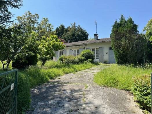 Maison de plain-pied à vendre 126 573 € 4 pièces 3 chambres 96 m² 2 278 m² de terrain Rioux Martin 16210