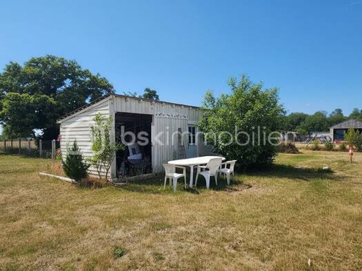 Propriété de loisirs à vendre 55 490 € 3 733 m² de terrain Les Bordes 45460