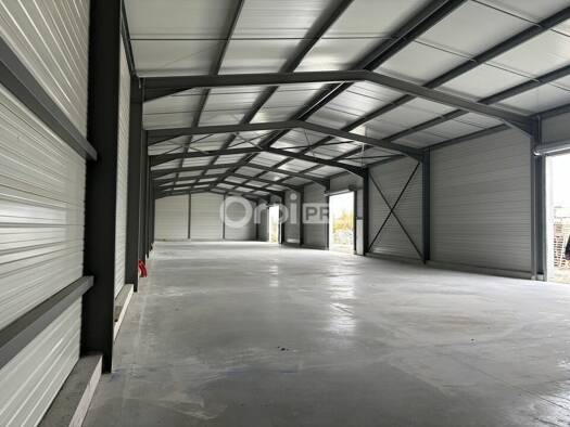Local commercial à louer 4 000 € 460 m² de surface de vente Vedène 84270