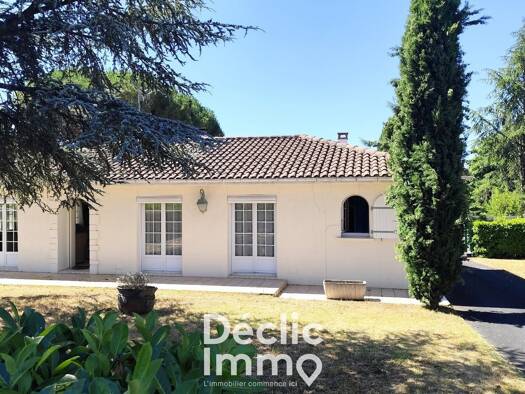 Maison de plain-pied à vendre 249 100 € 5 pièces 3 chambres 130 m² 2 000 m² de terrain Fleac 16730