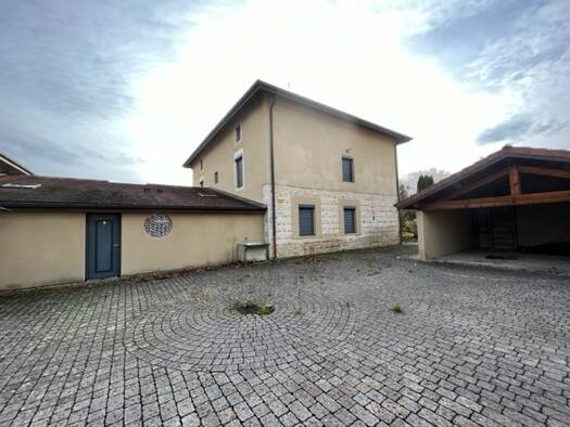 Maison à louer 1 800 € 8 pièces 4 chambres 273 m² dès le 06/05/2026 Attignat 01340