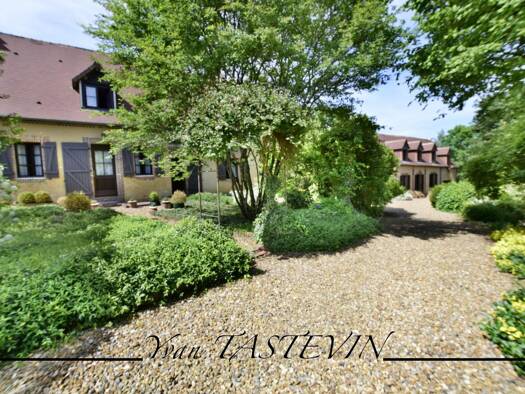 Villa à vendre 375 000 € 10 pièces 5 chambres 351 m² 7 195 m² de terrain La Ferté-Bernard 72400