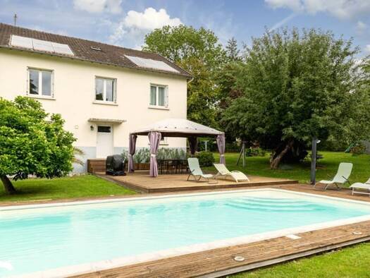 Maison à vendre 272 896 € 8 pièces 6 chambres 200 m² 3 110 m² de terrain Sud Saint-Yrieix-la-Perche 87500