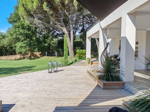 Maison de plain-pied à vendre 625 000 € 5 pièces 3 chambres 148 m² 2 920 m² de terrain Les Grezes-Les Travailleurs Montélimar 26200