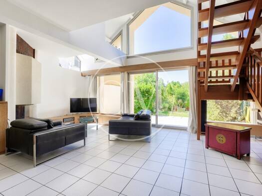 Maison à louer 3 300 € 6 pièces 3 chambres 175 m² 310 m² de terrain Porchefontaine Versailles 78000