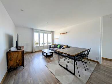 Appartement à louer 1 300 € 3 pièces 2 chambres 64 m² Dernier étage, Étage 5/5 Rosny sous Bois 93110