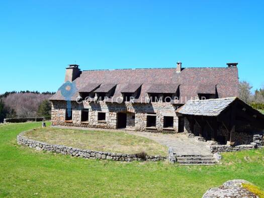 Maison à vendre 840 000 € 14 pièces 6 chambres 276 m² 564 740 m² de terrain Coucouron 07470