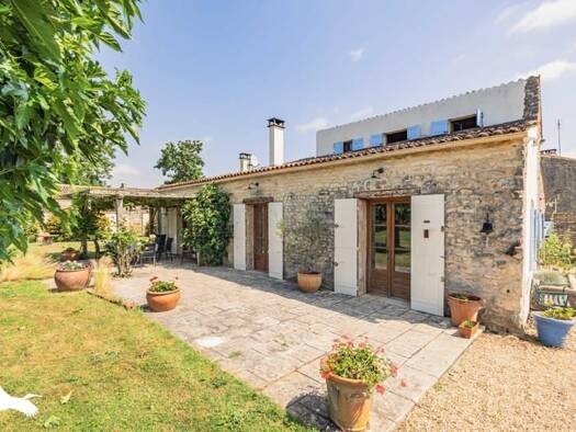 Maison à vendre 400 140 € 6 pièces 4 chambres 170 m² 2 200 m² de terrain Geay 17250
