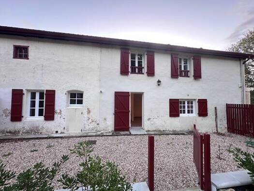 Appartement à louer 1 390 € 4 pièces 2 chambres 88 m² RDC Saint-Martin-de-Seignanx 40390