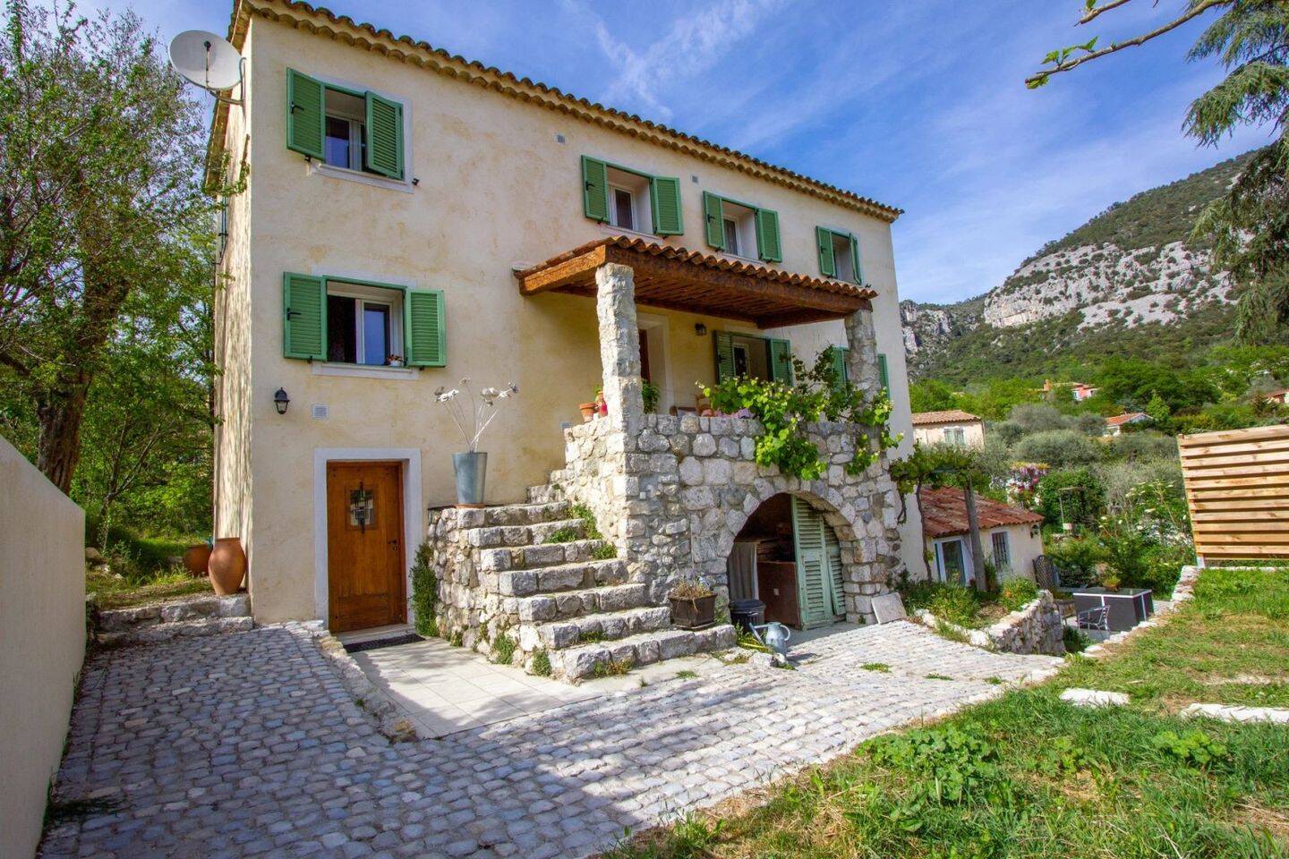 Maison à vendre, 144m², TOURRETTE LEVENS