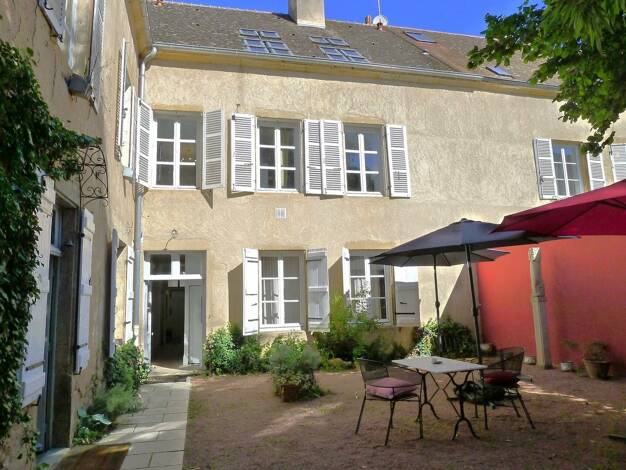 Demeure à vendre 549 000 € 14 pièces 7 chambres 419 m² 564 m² de terrain Charolles 71120