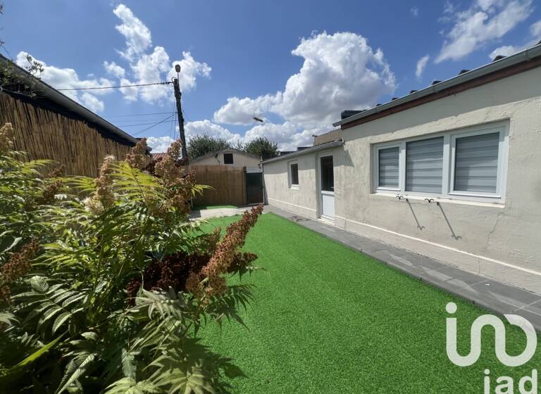 Maison de plain-pied à vendre 157 000 € 4 pièces 2<br/>chambres 90 m²<br/>superficie 256 m²<br/>terrain Centre et Sud Annay 62880