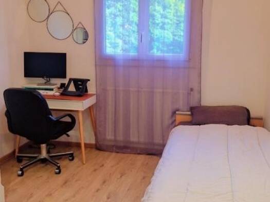 Colocation à louer - logement étudiant 550 € 1 pièce 3 chambres 12 m² disponible dès maintenant Les Arpents-Le Sud Éragny 95610