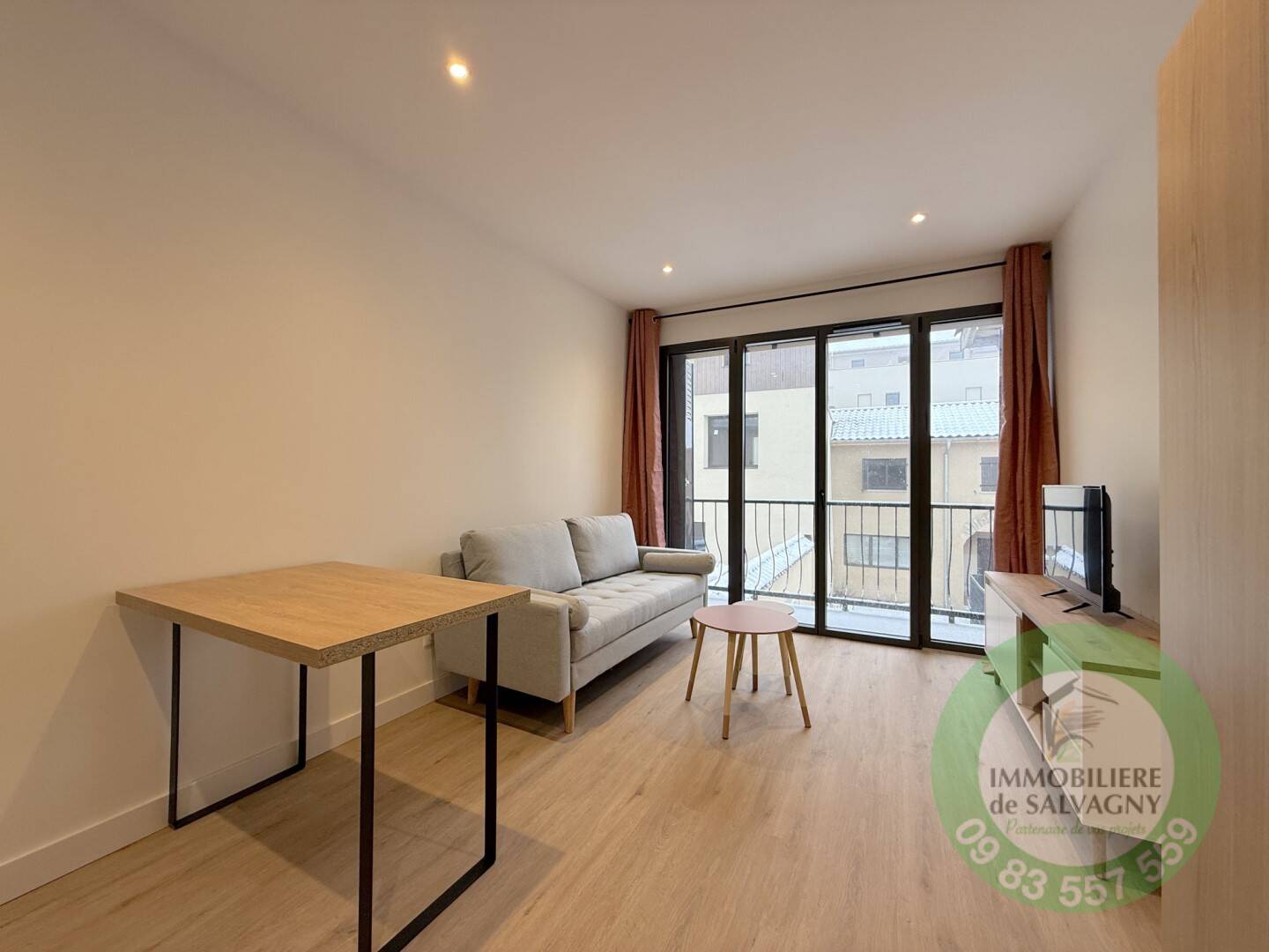 Maison à louer, 28m², LA TOUR DE SALVAGNY