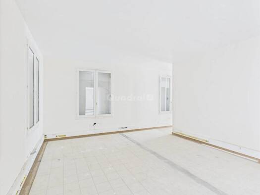 Local commercial à louer 1 403 € 91 m² de surface de vente Moëns Prévessin-Moëns 01280