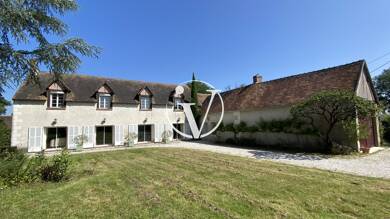 Maison à vendre 399 000 € 9 pièces 7 chambres 250 m² 3 980 m² de terrain Centre Ville Vendome 41100